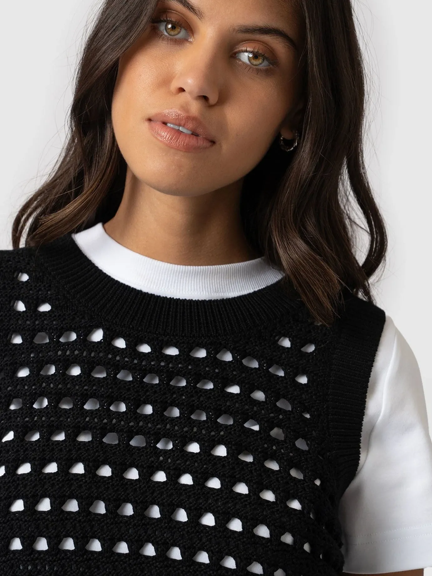 Knitwear|Saint and Sofia Adler Sleeveless Knit - Black
