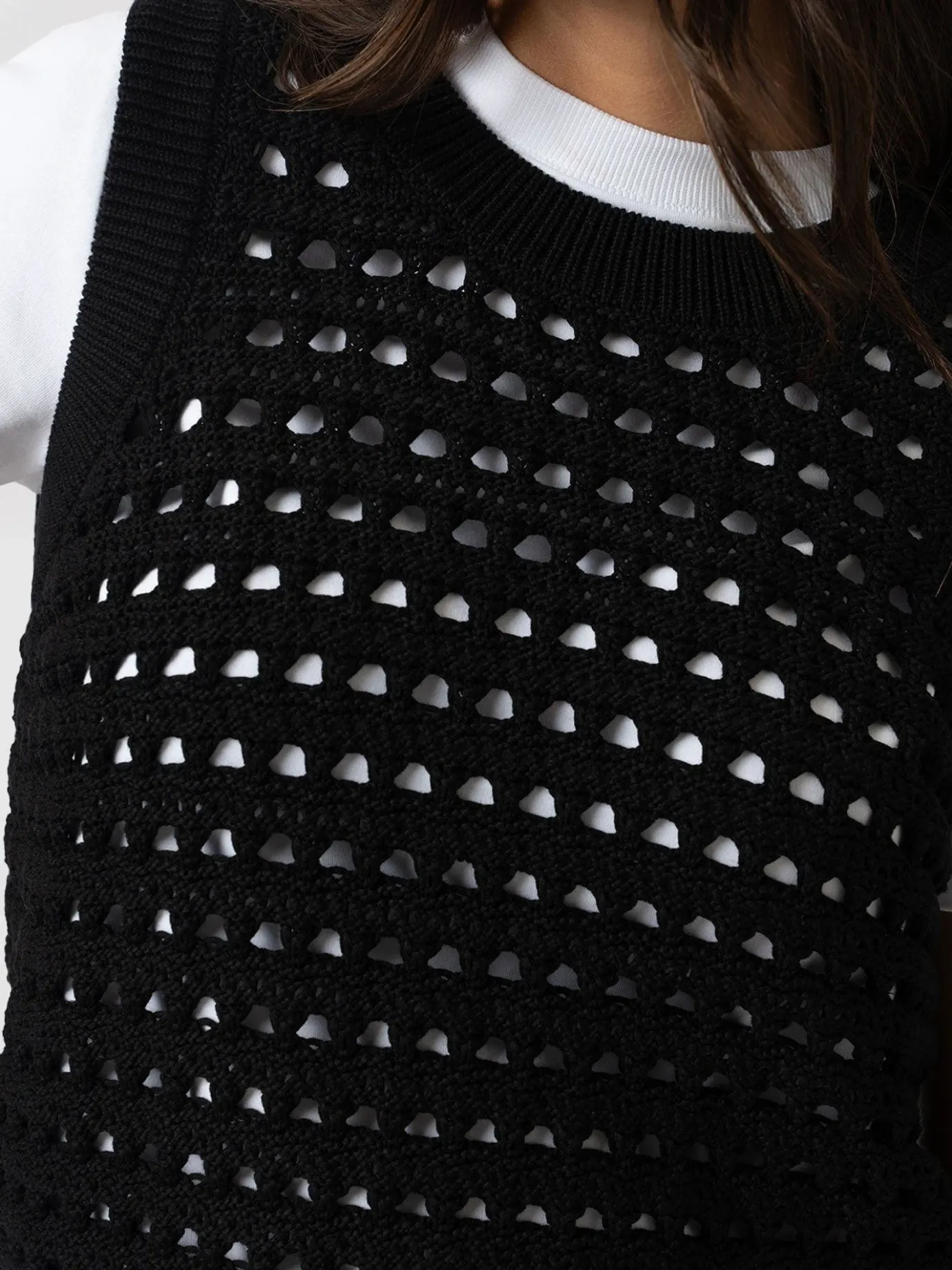 Knitwear|Saint and Sofia Adler Sleeveless Knit - Black