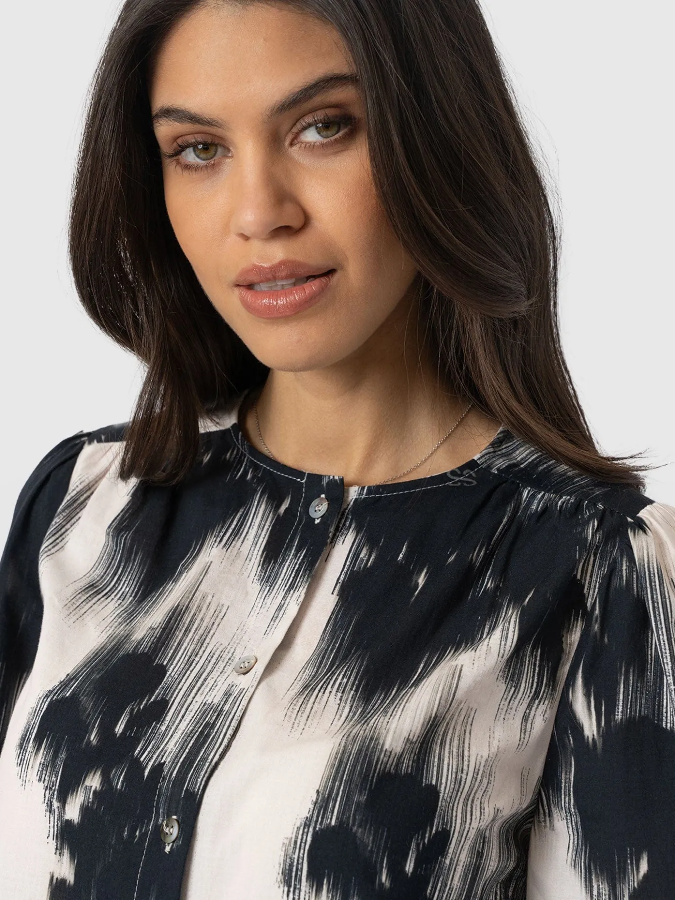 Blouses & Shirts|Saint and Sofia Amelie Blouse - White Fade Floral