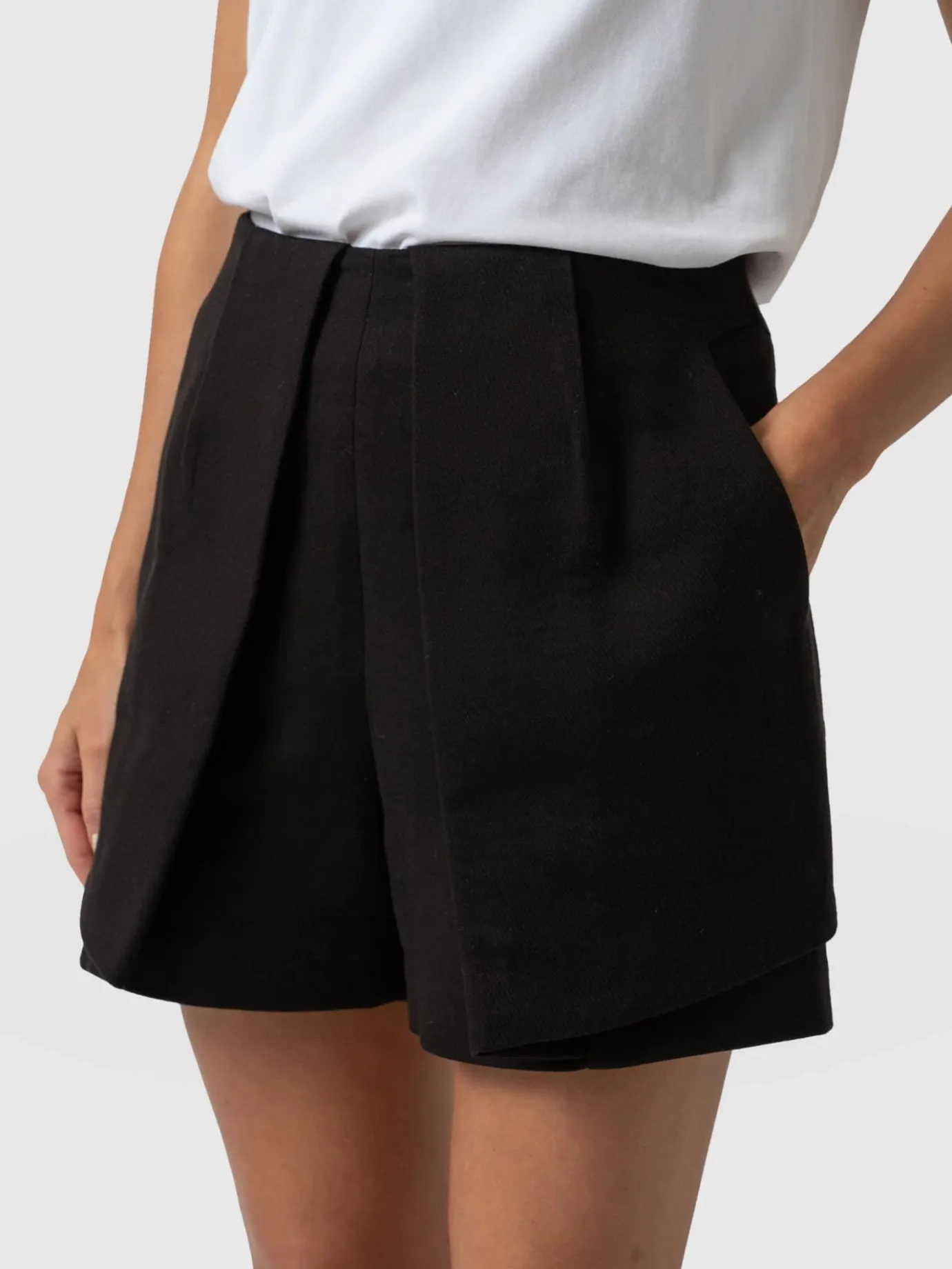 Shorts|Saint and Sofia Cambridge Short - Black