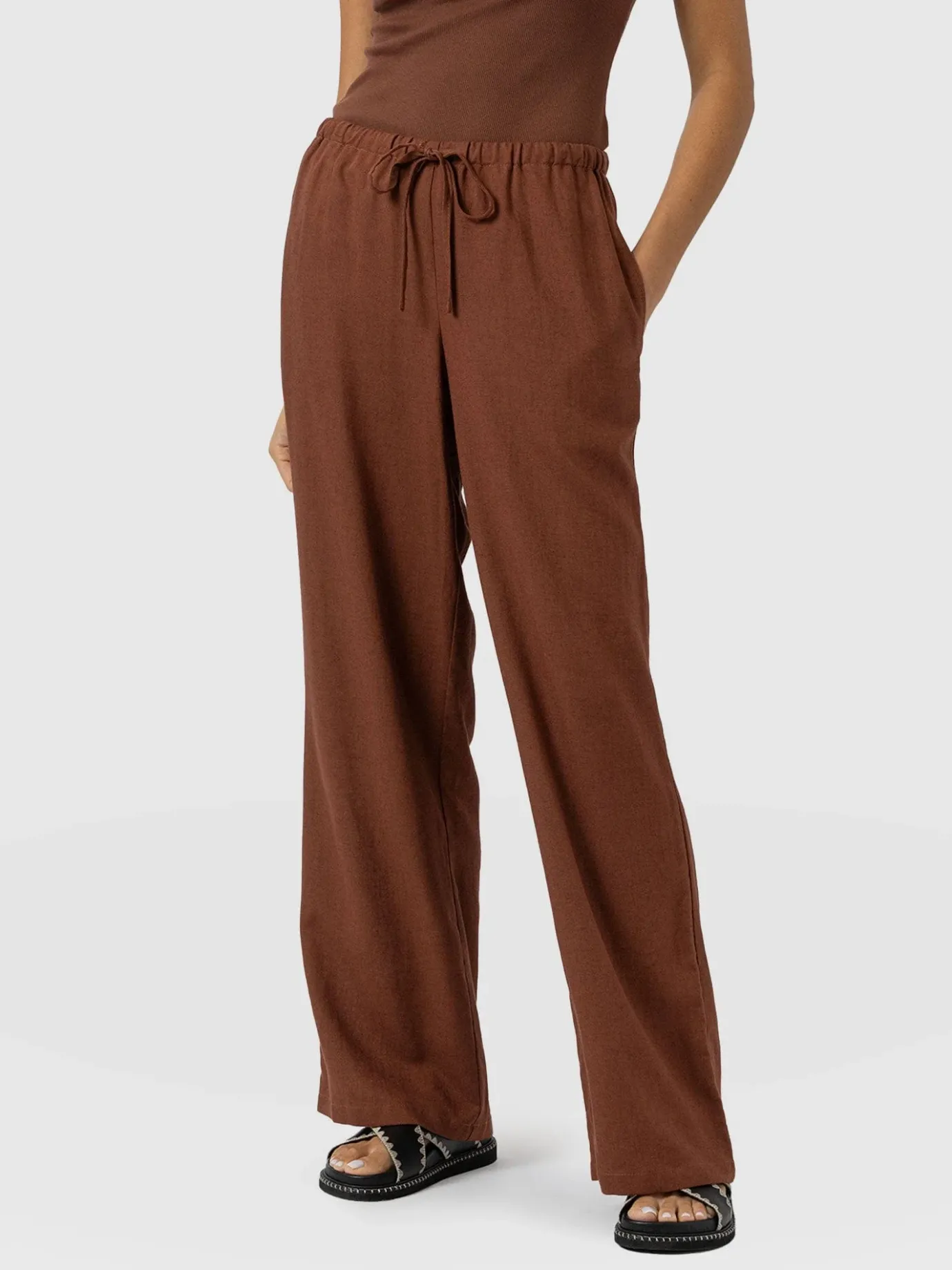 Pants|Saint and Sofia Corinne Linen Pant - Russet Brown