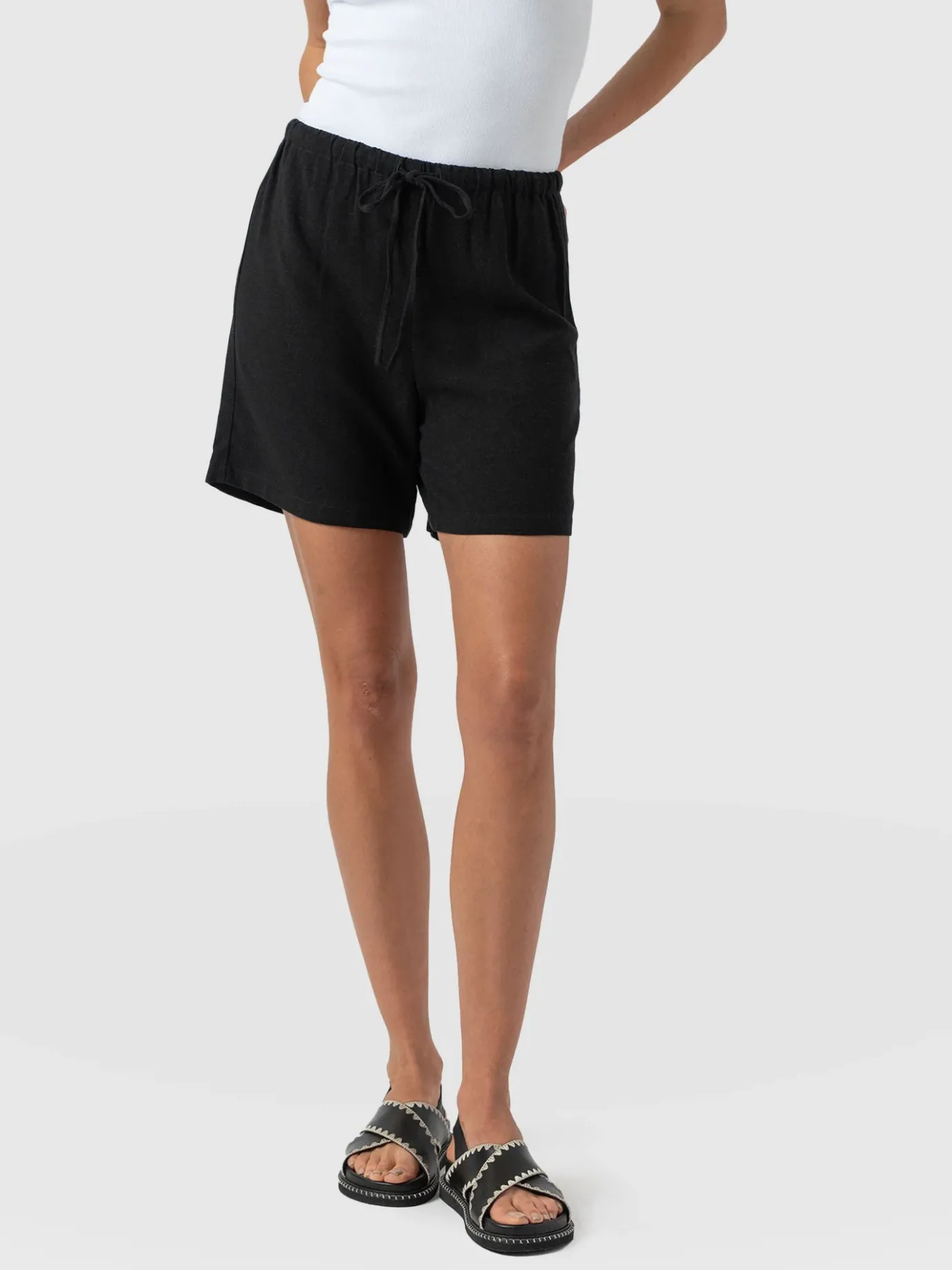 Shorts|Saint and Sofia Corinne Linen Short - Black