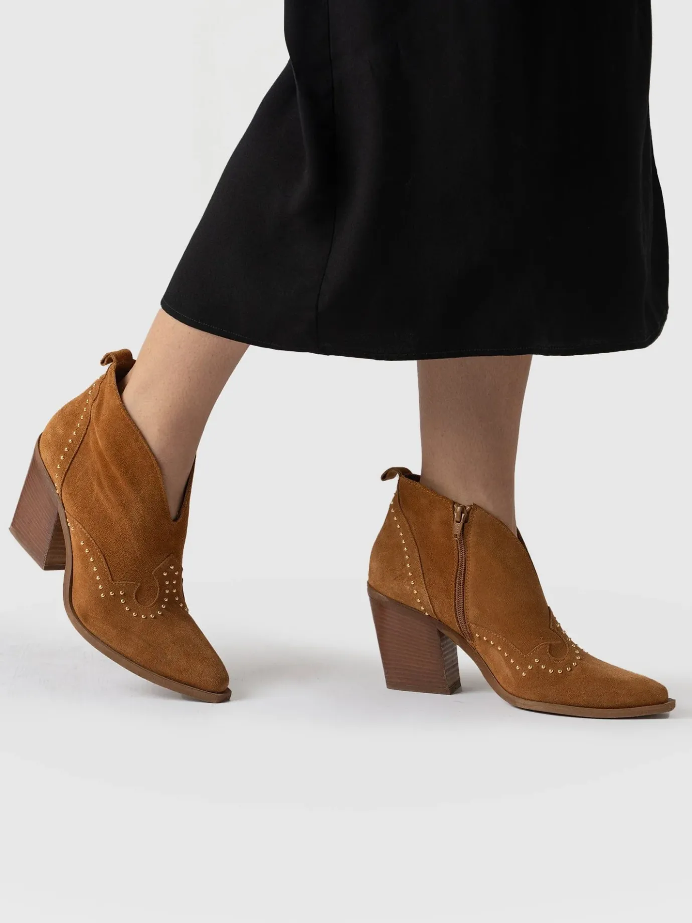 Boots|Shoes|Saint and Sofia Dallas Studded Ankle Boot - Tan