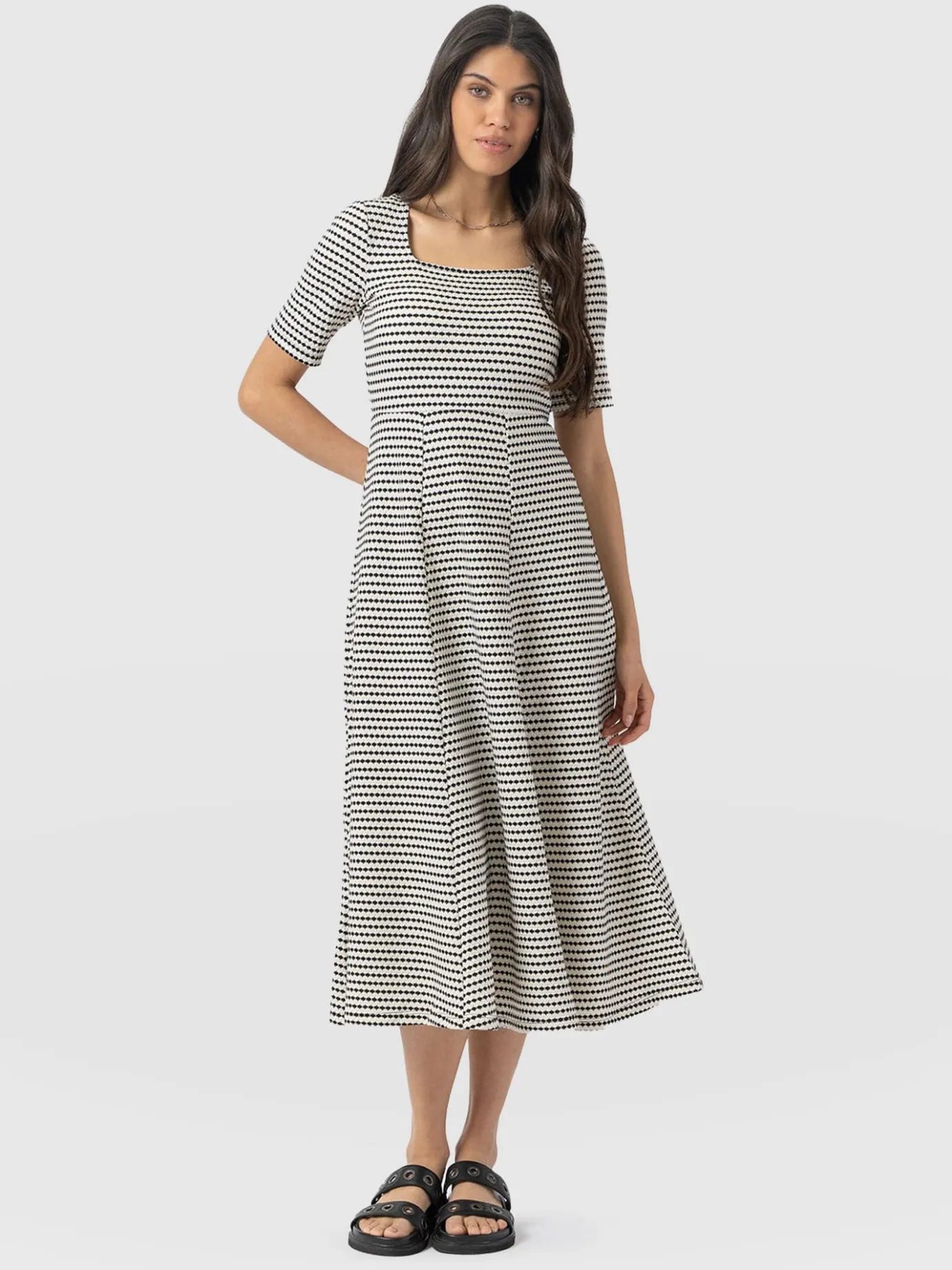 Dresses|Saint and Sofia Darcey Short Sleeve Flared Dress - Monochrome Jacquard