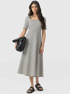 Dresses|Saint and Sofia Darcey Short Sleeve Flared Dress - Monochrome Jacquard