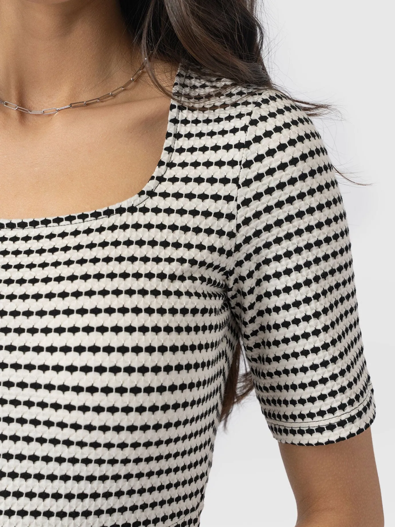 Dresses|Saint and Sofia Darcey Short Sleeve Flared Dress - Monochrome Jacquard