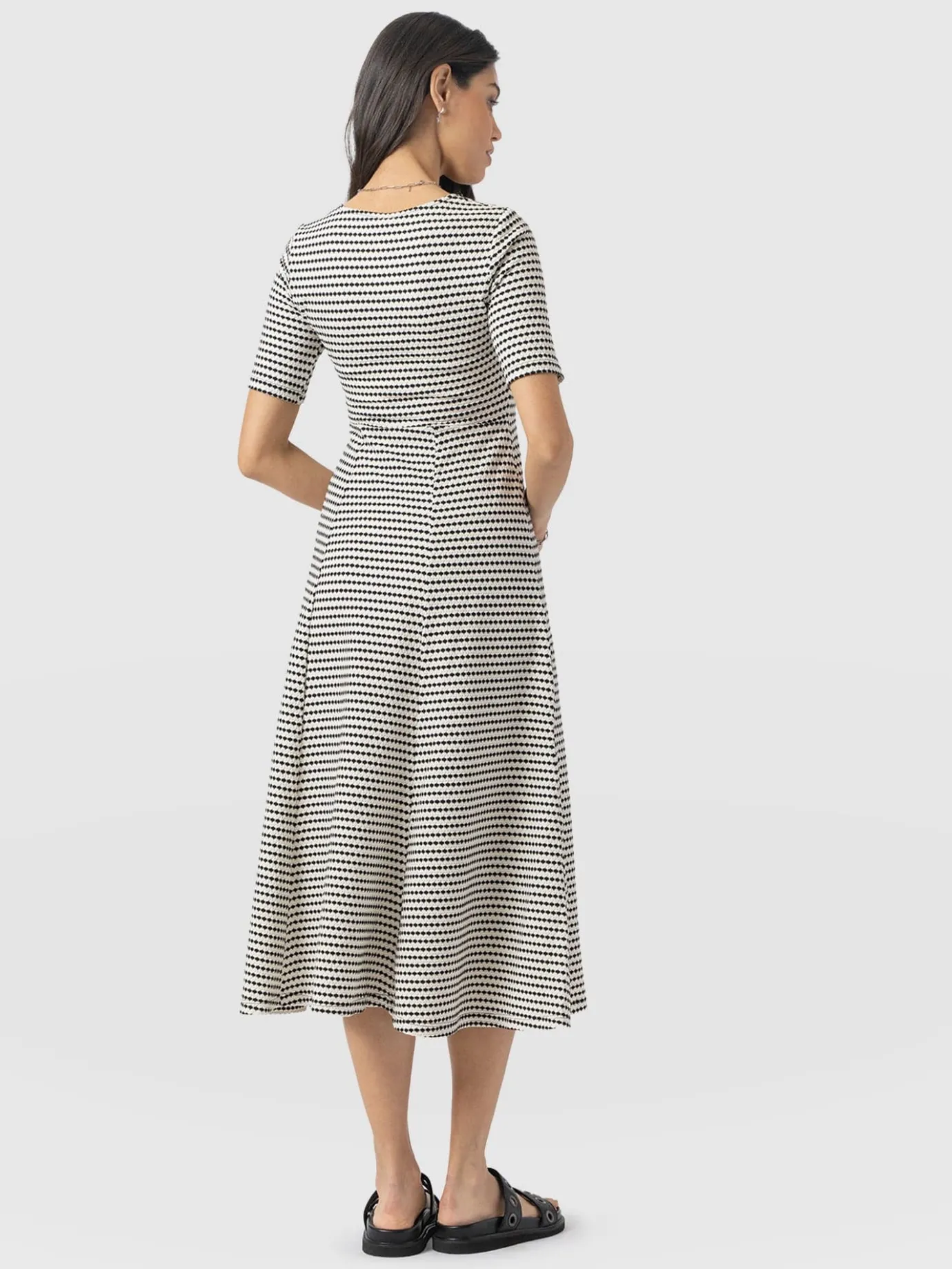 Dresses|Saint and Sofia Darcey Short Sleeve Flared Dress - Monochrome Jacquard