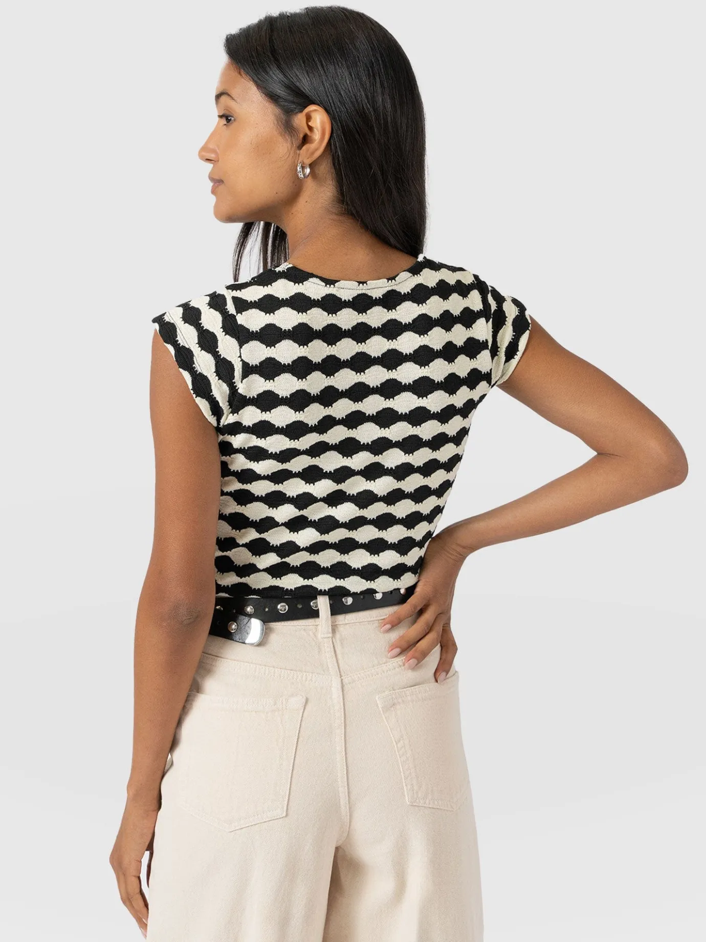 T-shirts & Tanks|Saint and Sofia Elise Scoop Neck Tee - Black/Cream
