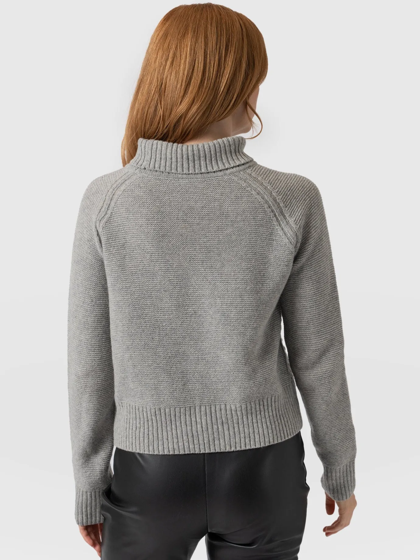 Knitwear|Saint and Sofia Glen Cable Knit Sweater - Grey