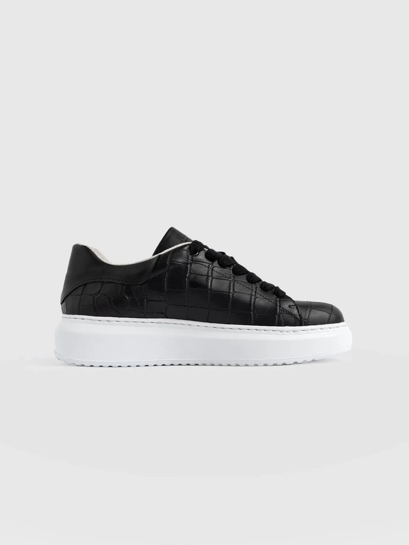 Sneakers|Shoes|Saint and Sofia Hampstead Sneaker - Croc