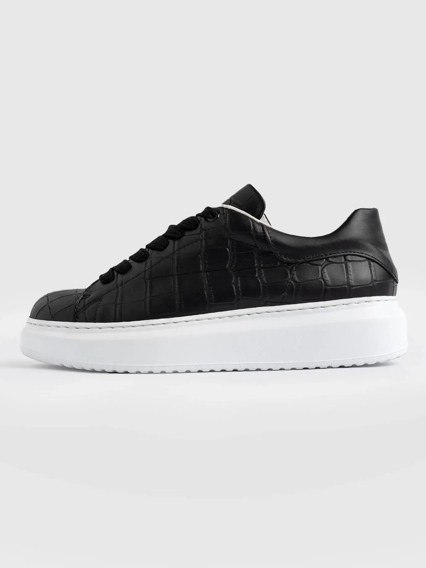 Sneakers|Shoes|Saint and Sofia Hampstead Sneaker - Croc