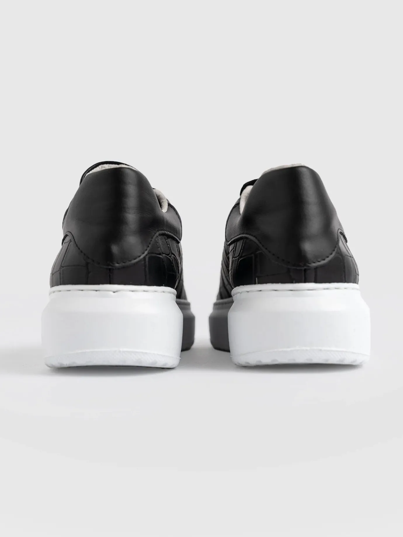 Sneakers|Shoes|Saint and Sofia Hampstead Sneaker - Croc