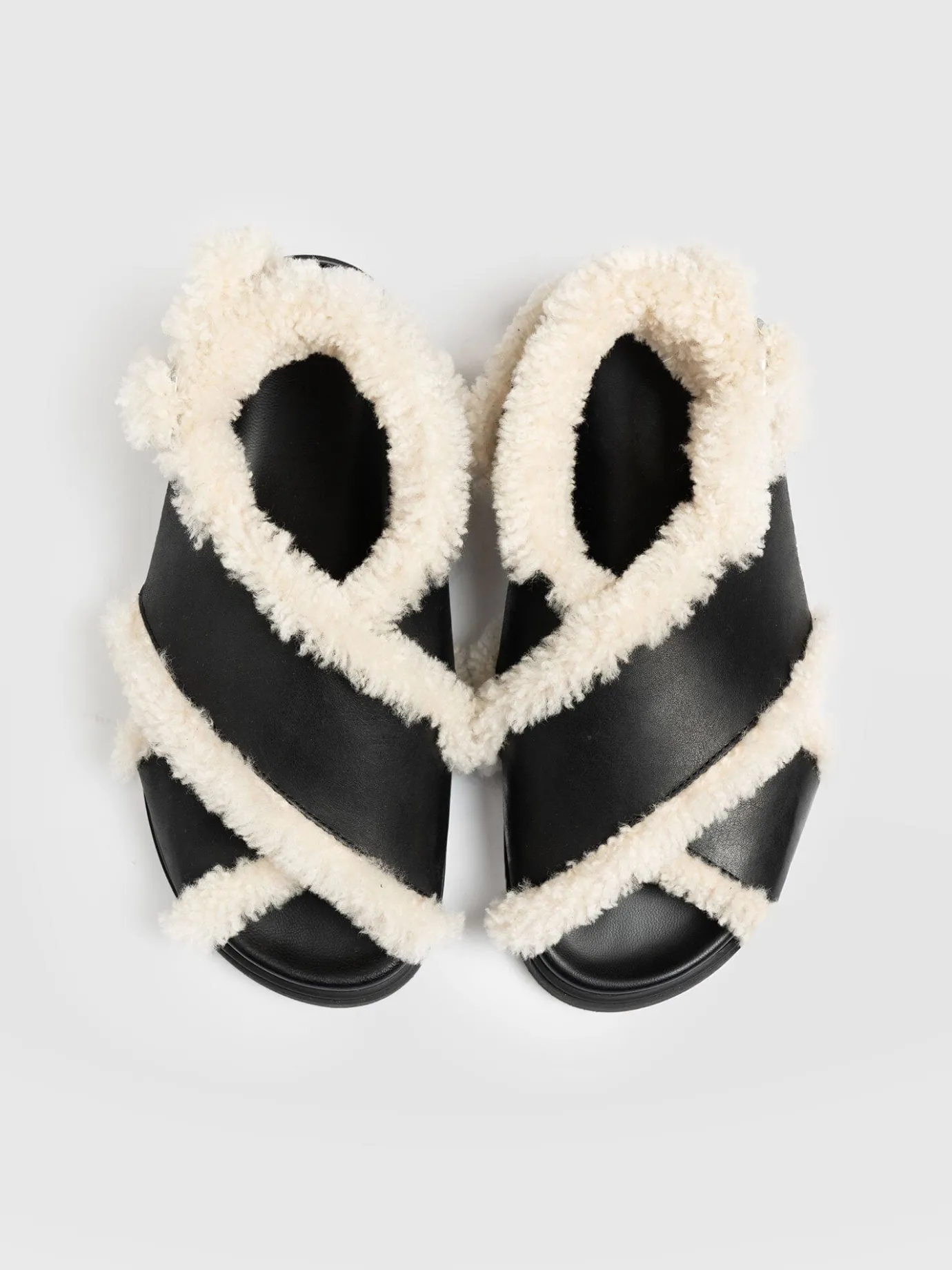 Sandals|Shoes|Saint and Sofia Isla Shearling Sandal - Black