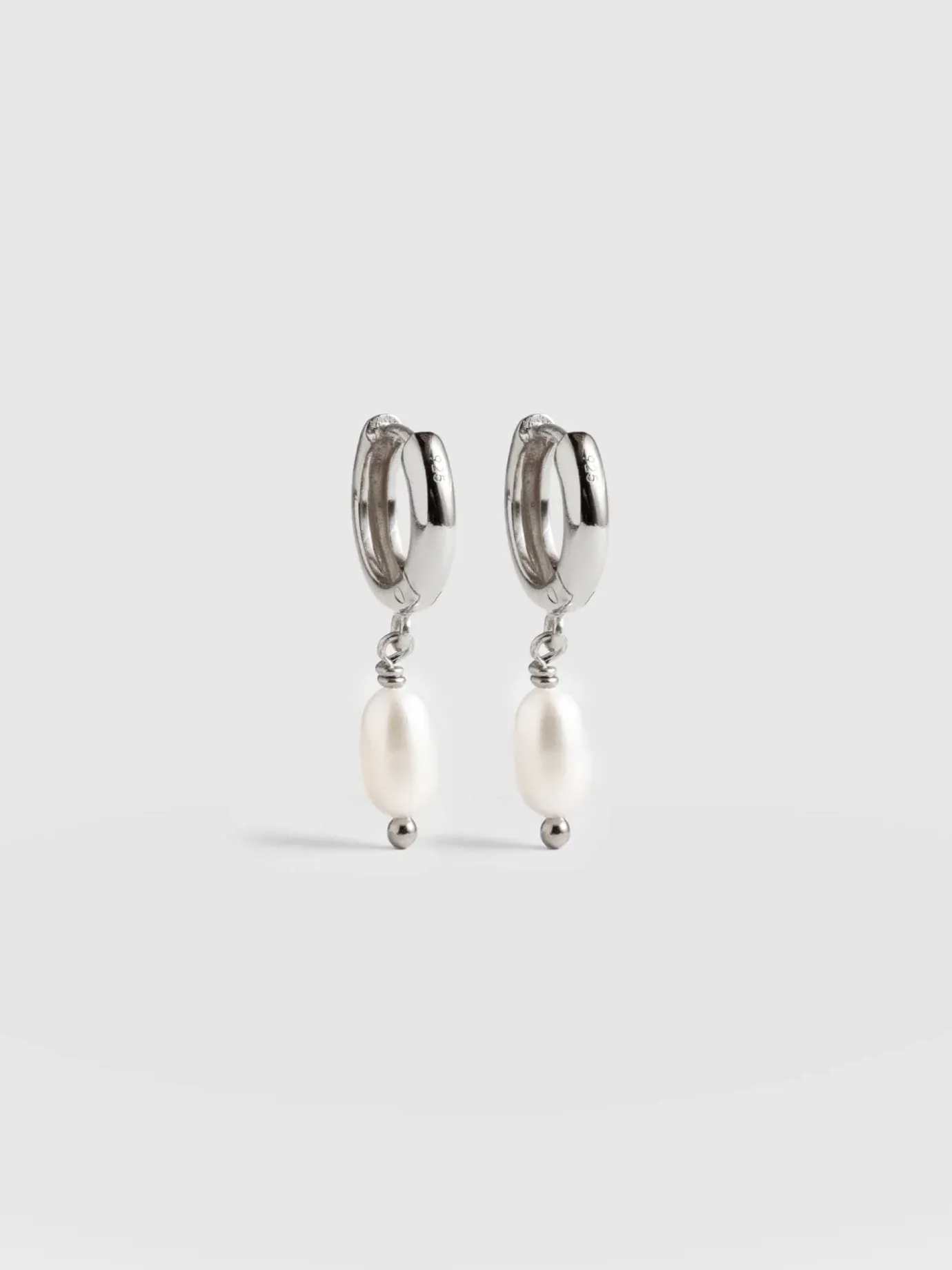 Silver Jewelry|Jewelry|Saint and Sofia Jacqueline Pearl Huggie Earrings - Silver