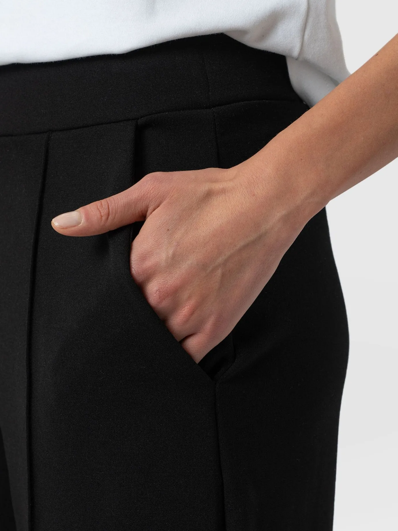 Shorts|Saint and Sofia Keller Culotte - Black