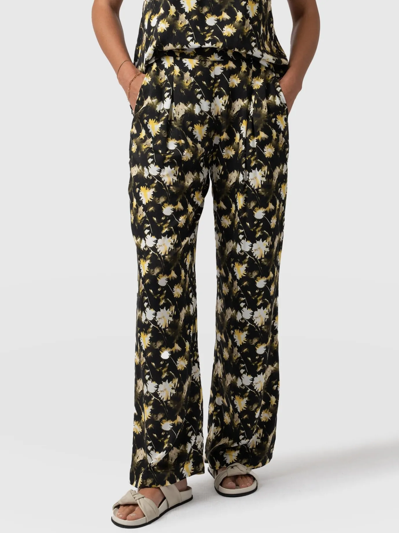 Pants|Saint and Sofia Rowan Wide Leg Pant - Black Daisy Floral