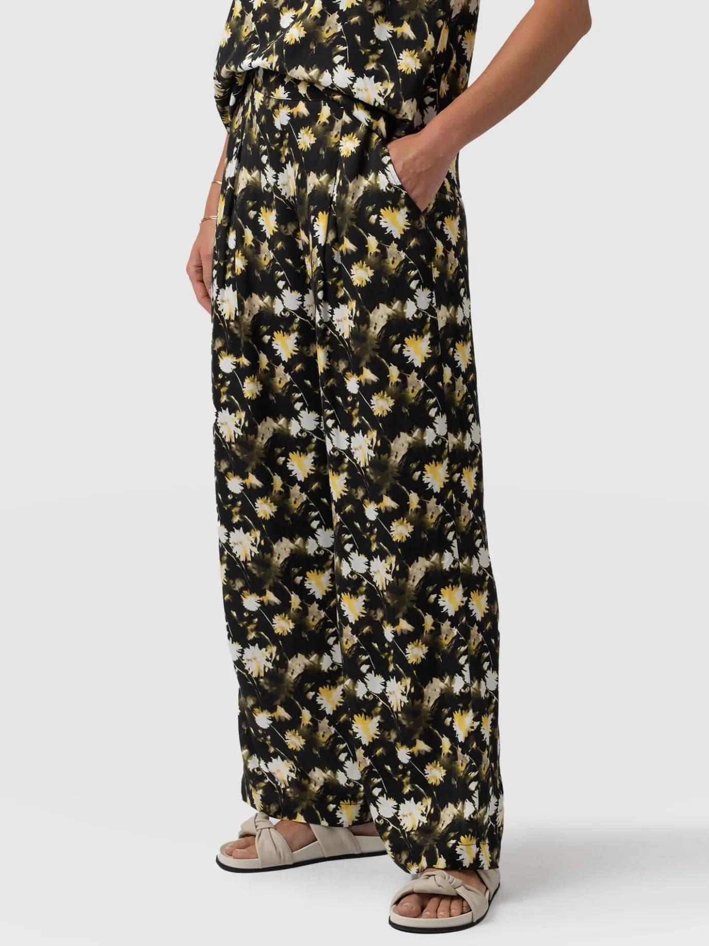 Pants|Saint and Sofia Rowan Wide Leg Pant - Black Daisy Floral