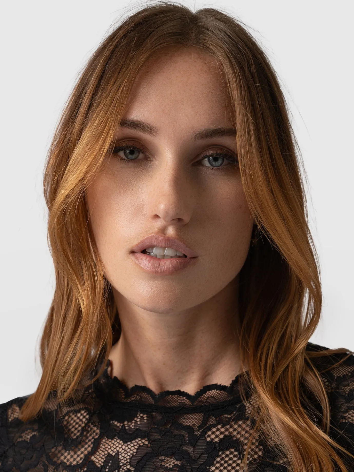 Dresses|Saint and Sofia Runway Lace Dress - Black