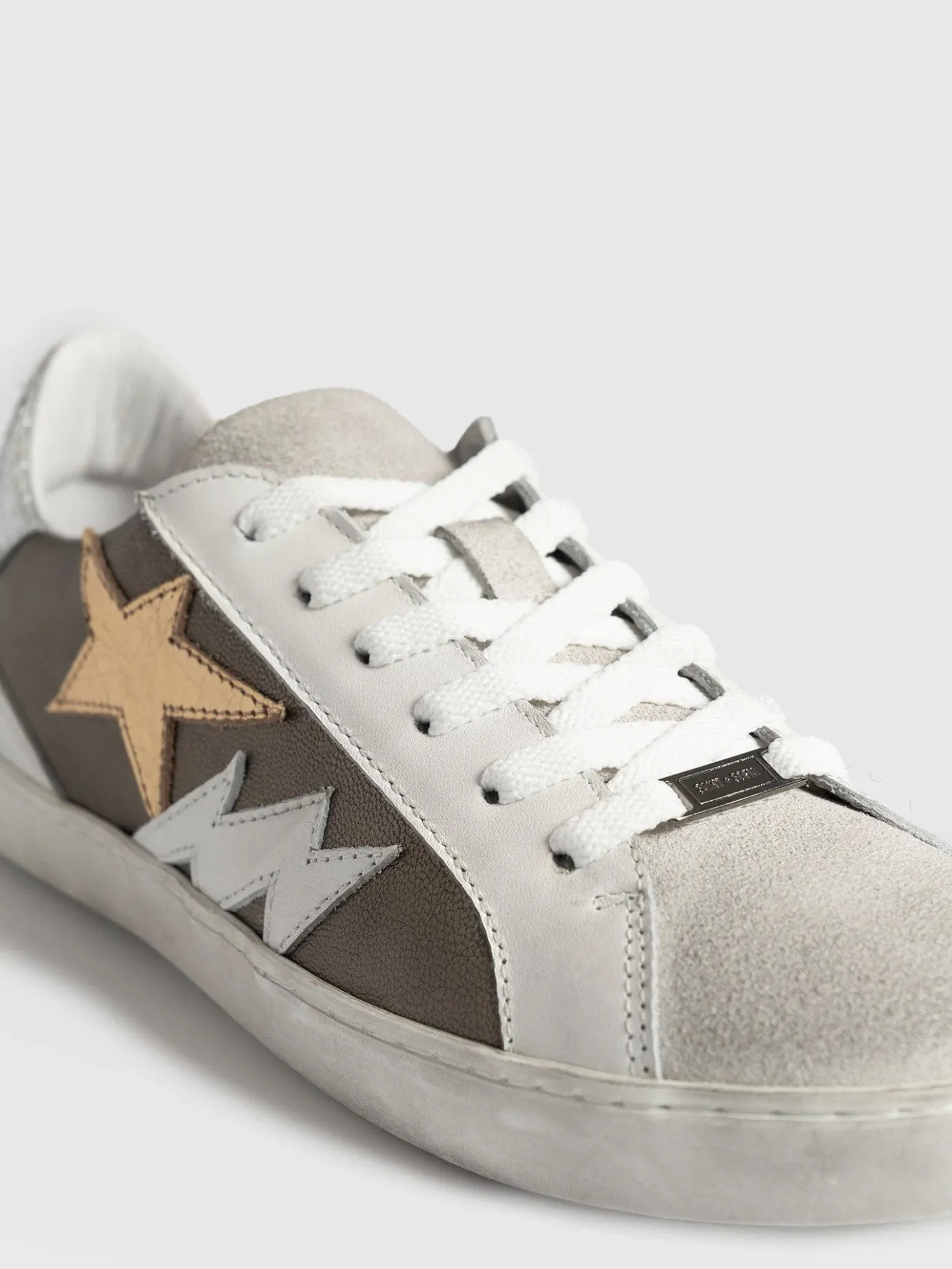 Sneakers|Shoes|Saint and Sofia Spitalfields Sneaker - Metallic Gold