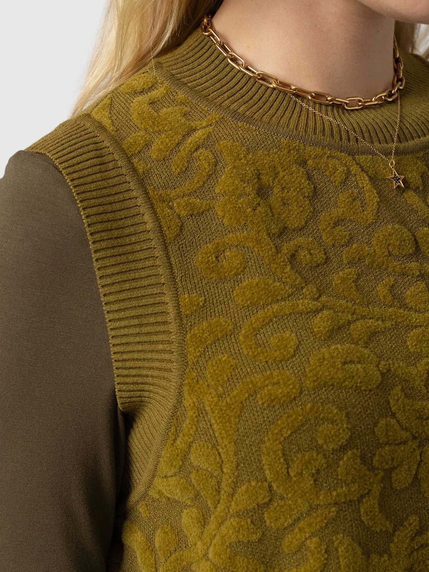 Knitwear|Saint and Sofia Wren Sleeveless Knit - Olive